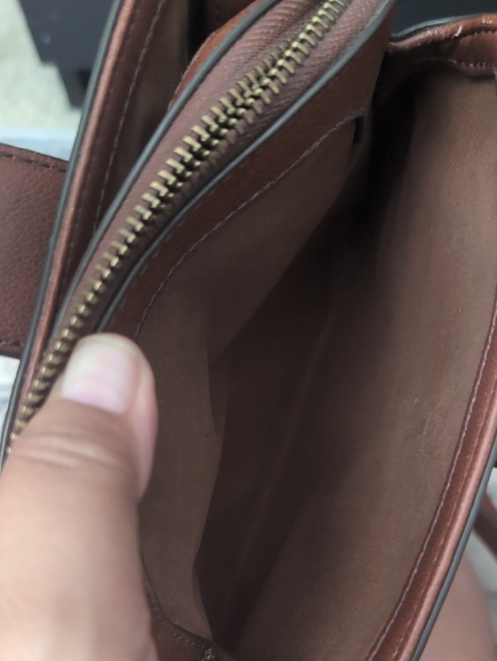 Fossil Lana Crossbody Leather Bag with Gold Accent - Picture 12 of 17